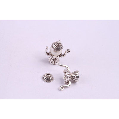 Kov 698 (18x13x9mm, 8x4 mm)