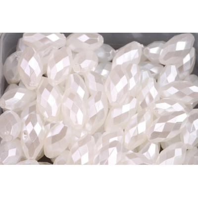 Plastové korálky 112 (13x7 mm)