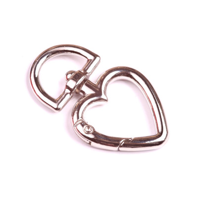 Karabinka ve tvaru srdce č. 12