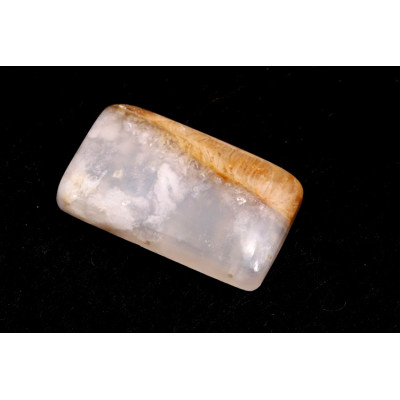 Kabošon White Feather Agate č.3497 (31x18x7mm)