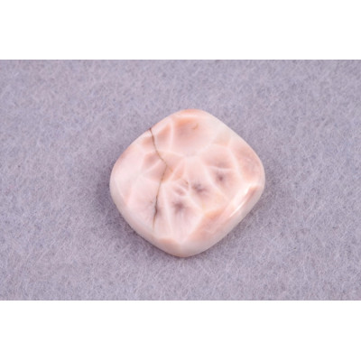 Kabošon Natrolite (Pink Larimar) č.4974 (18x17x5mm)