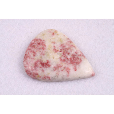 Kabošon Cinnabar č.5020 (31x25x5mm)