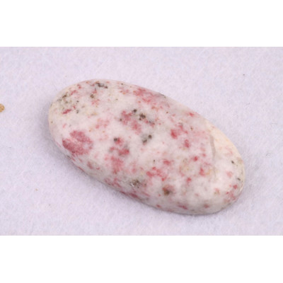 Kabošon Cinnabar č.5025 (38x19x7mm)