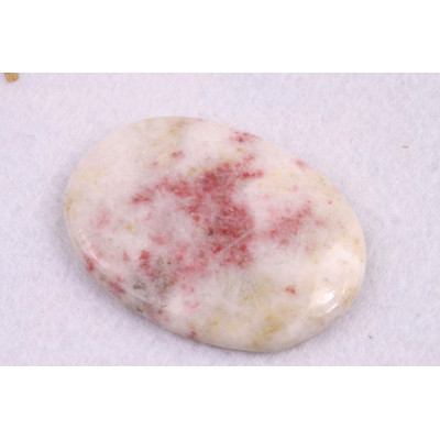 Kabošon Cinnabar č.5035 (34x24x4mm)