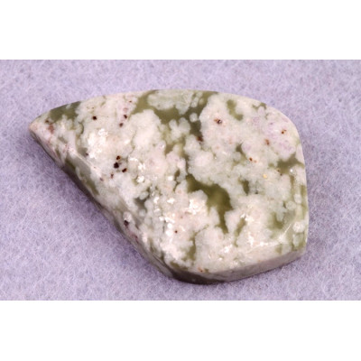 Kabošon Vesuvianite č.6379 (42x27x7mm)