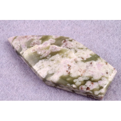 Kabošon Vesuvianite č.6380 (47x21x7mm)