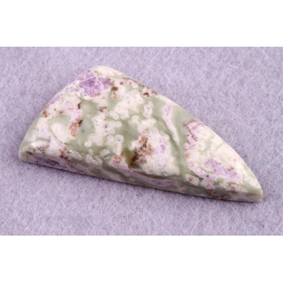 Kabošon Vesuvianite č.6383 (42x19x7mm)