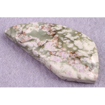 Kabošon Vesuvianite č.6387 (49x24x8mm)