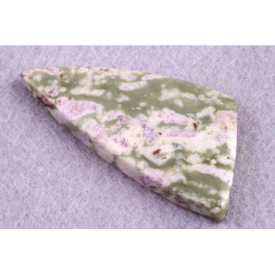 Kabošon Vesuvianite č.6390 (46x22x6mm)