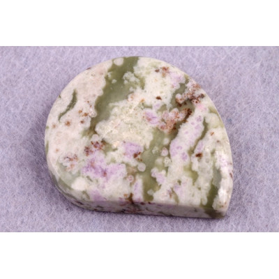 Kabošon Vesuvianite č.6394 (35x29x7mm)