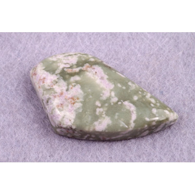 Kabošon Vesuvianite č.6395 (38x21x8mm)