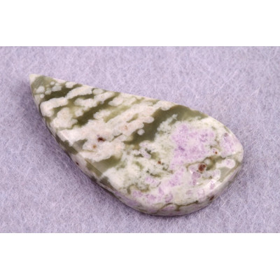 Kabošon Vesuvianite č.6397 (40x20x6mm)