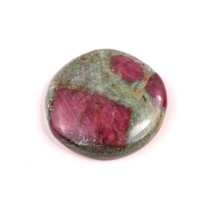 Kabošon Rubín ve Fuchsitu č.6670 (30x6mm)