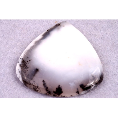 Vrtaný kabošon Dendrite Opal č.V6 (41x40x6mm)