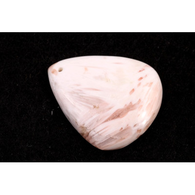 Vrtaný kabošon Scolecite č.V108 (30x26x6mm)