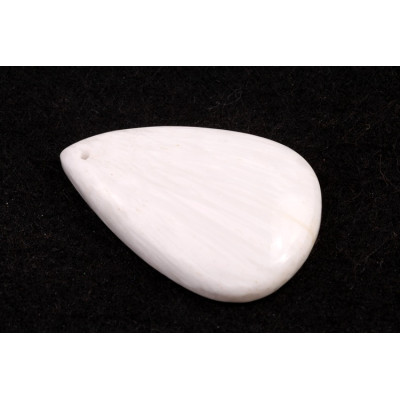 Vrtaný kabošon White Scolecite č.V160 (36x24x7mm)